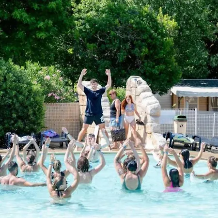 4 Etoiles - Piscine - Eebif0 *